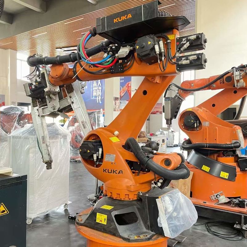 KUKA KR 270 R2700 ذراع الروبوت ذات الـ 6 محاور مع حمولة 270 كيلوغرام 2696 ملم وصول و 0.06 ملم تكرار