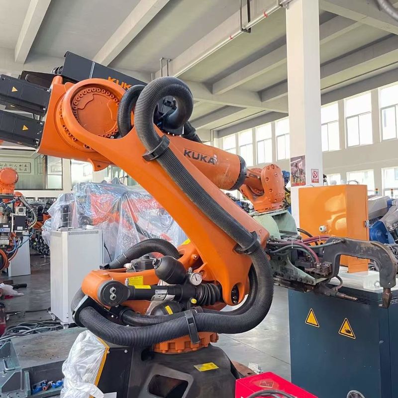 KUKA KR 270 R2700 ذراع الروبوت ذات الـ 6 محاور مع حمولة 270 كيلوغرام 2696 ملم وصول و 0.06 ملم تكرار