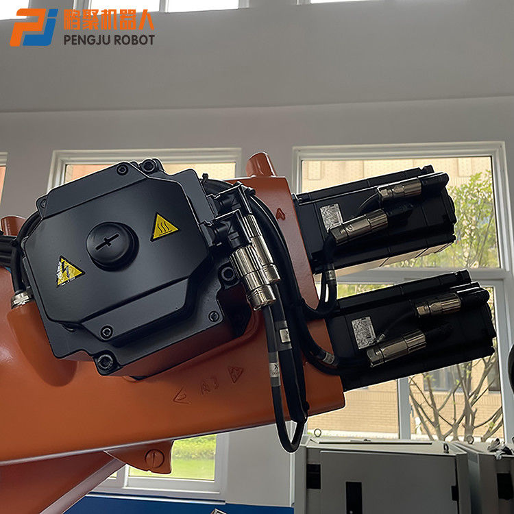 KUKA KR210 R2700 KRC4 لحام القوس ، لحام النقطة ، صناعة الصحافة ، تحميل اللوحات ، تحميل وتفريغ الأجزاء ، القطع