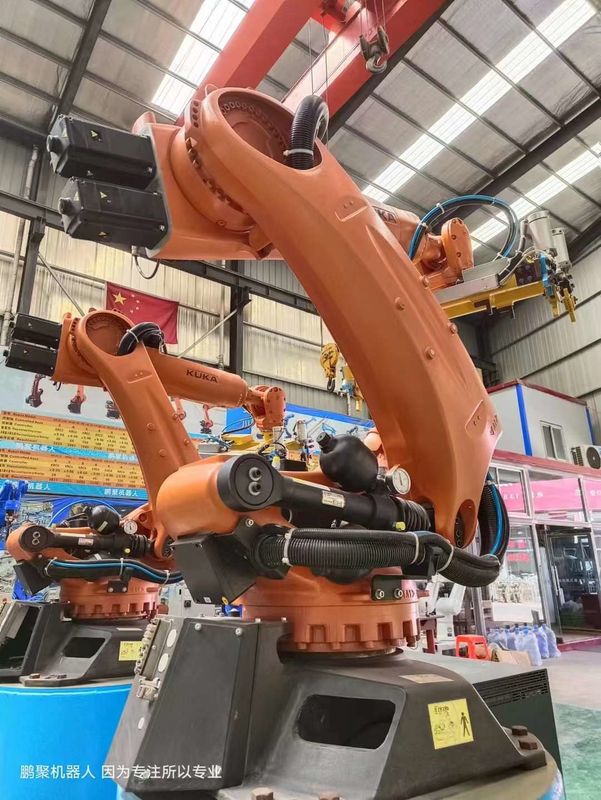 روبوت صناعي دقيق KUKA KR210 R2900 حمولة فائدة 210 كيلوغرام و 2900 مليمتر لقطع الحمولة ومعالجة المواد