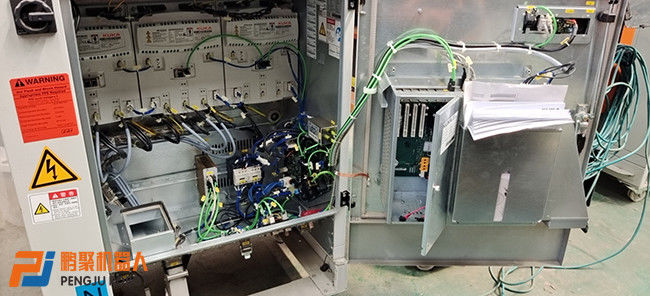 كوكا KR210 R2700 روبوت C4 إضافي جديد ومستخدم متاح لحام نقطة ، وصيانة الصحافة ، التسليم ، تحميل وتفريغ