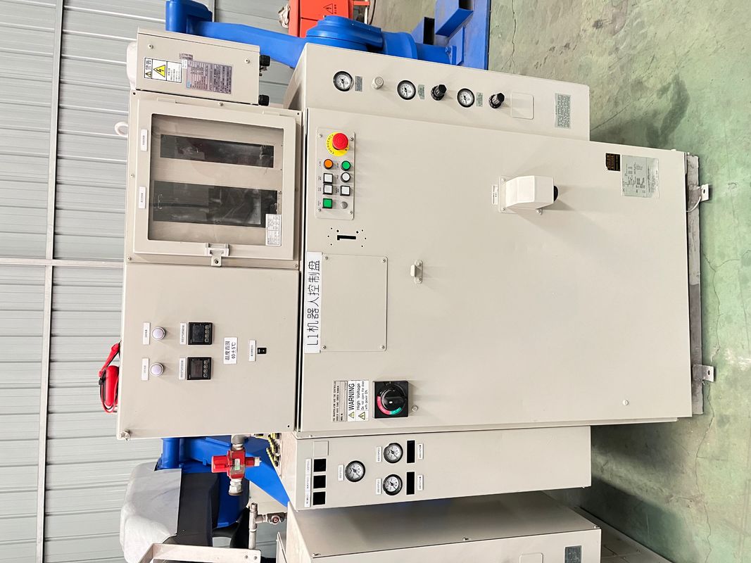 تستخدم Yaskawa EPX2900 ذات 6 محاور أوتوماتيكية بالكامل مع ذراع آلي للرش مع جهاز مقاوم للانفجار