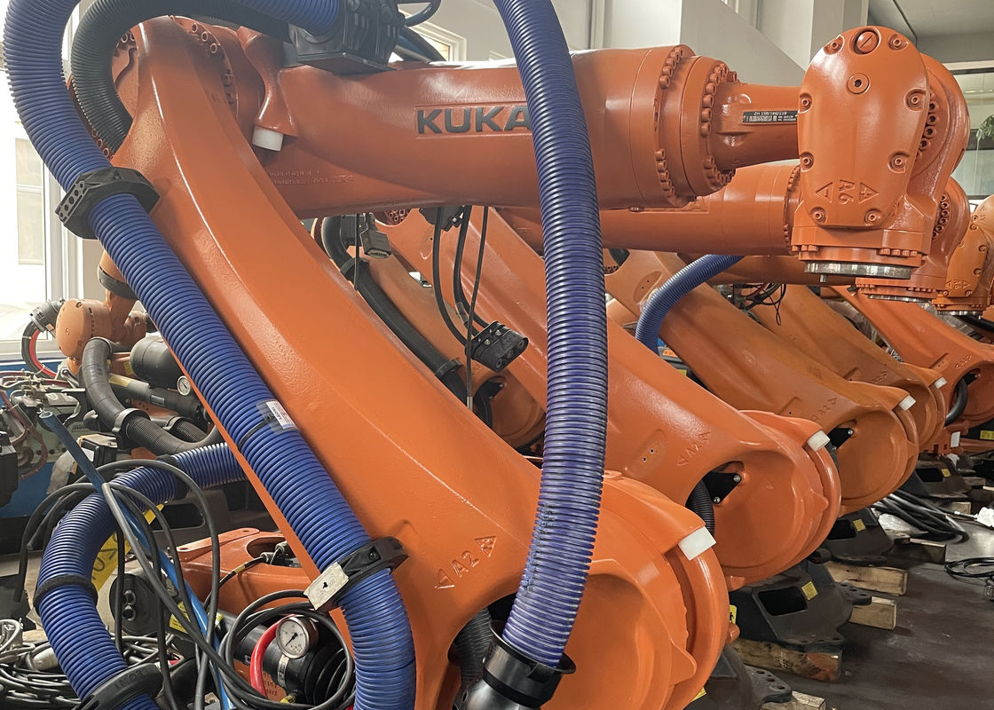روبوت تحميل أمان IP 65 لتحميل أمان وحمولة 210 كجم قم بتحديث خط الإنتاج الخاص بك مع KUKA KR210: شريكك النهائي لللحام والتعامل والمزيد