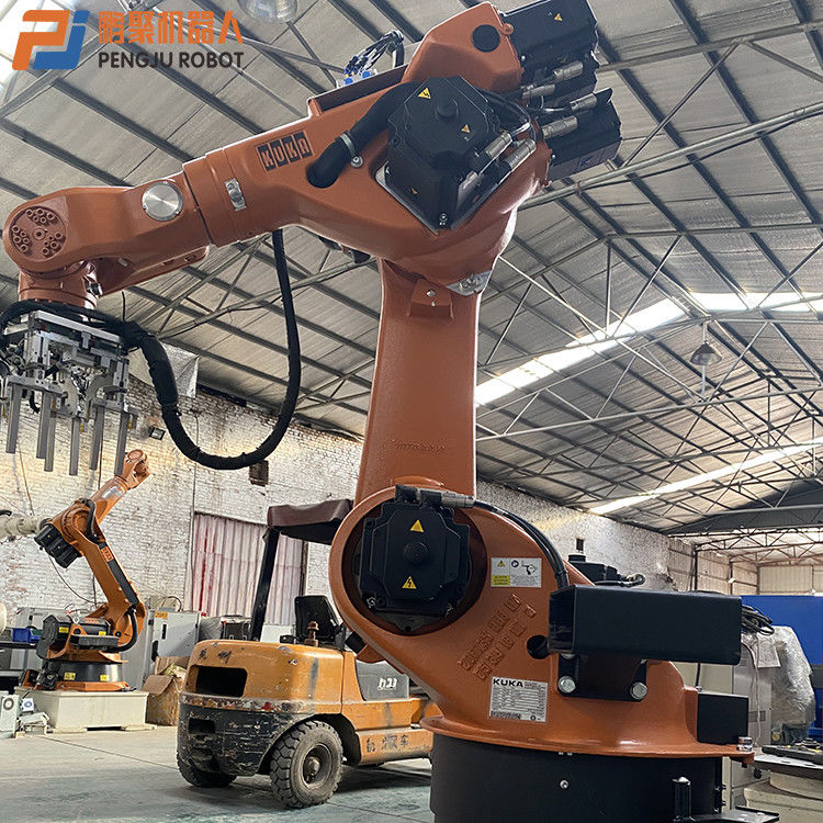 KUKA KR 60-3 تحميل الأجزاء ، تحميلها وتفريغها ، معالجة الأجزاء ، معالجة الأجزاء ، قطع الليزر ، لحام الليزر