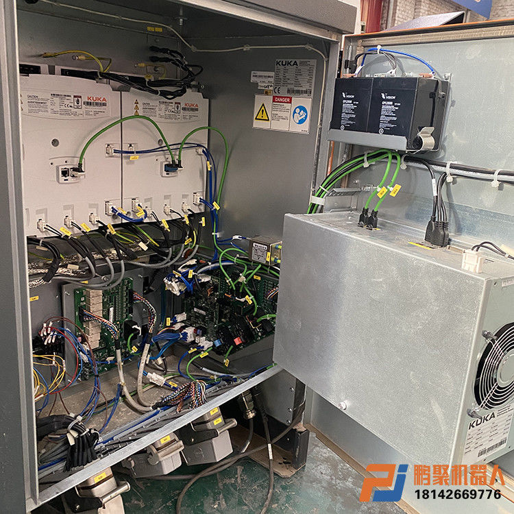 KUKA KR 60-3 KR C4 معالجة قطع الغيار ، التلميع ، قطع بالليزر ، لحام بالليزر Nd-Yag ، اللصق - ربط الملصق