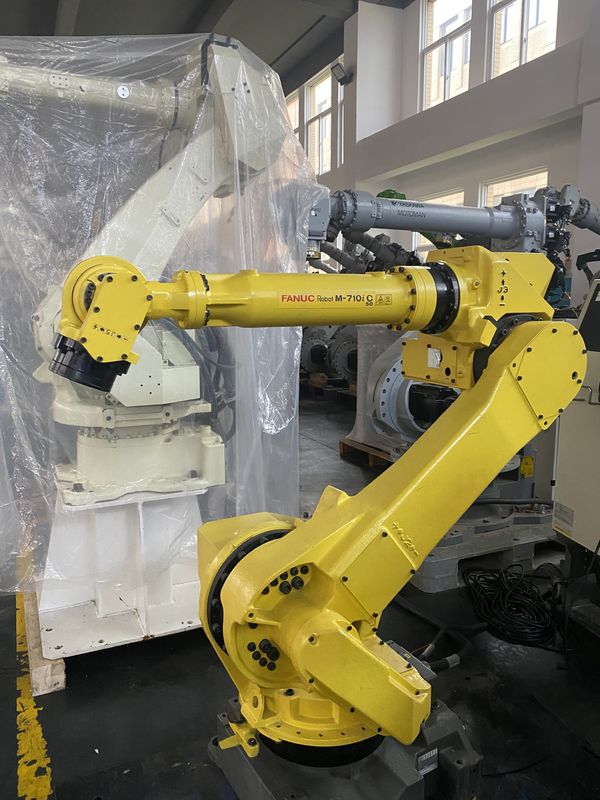 تستخدم FANUC M-710iC / 70 Robot 6 محاور للتركيب الأرضي