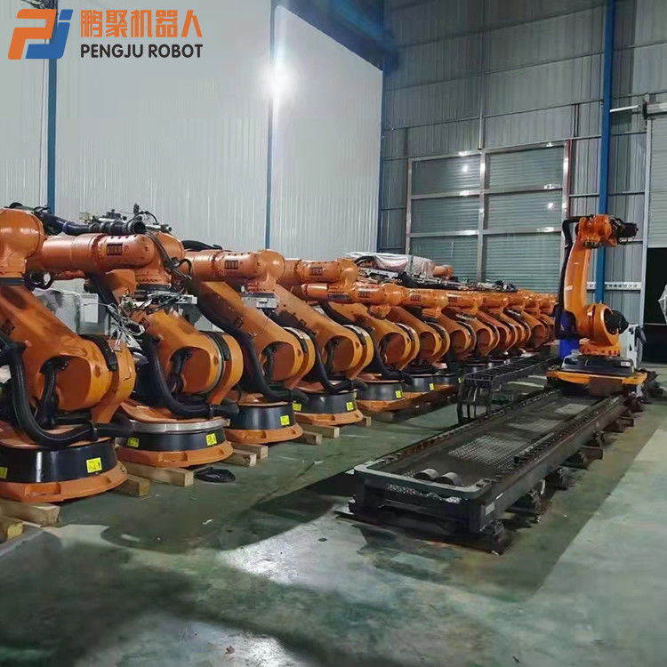 KUKA KR210-2 لحام نقطة ، صيانة الصحافة ، تحميل اللوحات ، تحميل وتفريغ الأجزاء ، معالجة ، معالجة الأجزاء