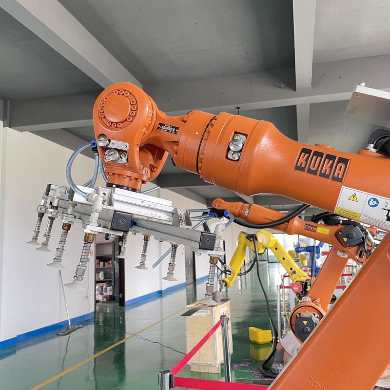 روبوتات KUKA المستخدمة KR16 الجدار 6 محور روبوتات لحام القوس ، روبوتات التجميع ، روبوتات لحام شعاع الإلكترون