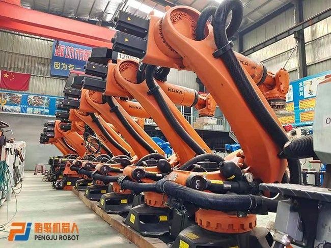 Kuka Kr210 2700mm Reach الذراع الروبوتية 210 Kg الحمولة الفائدة AC380V إمدادات الطاقة التقاط الروبوت المستخدم لحام بقعة تجمع طحن