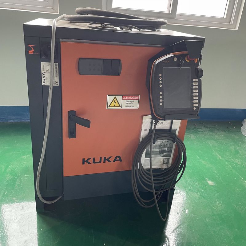 الحمولة المفيدة KUKA Kr16 روبوت لحام مع جهاز تحكم XP 1611 مم وصول Fronius مصدر لحام التعامل مع مجموعة حمولة القطع