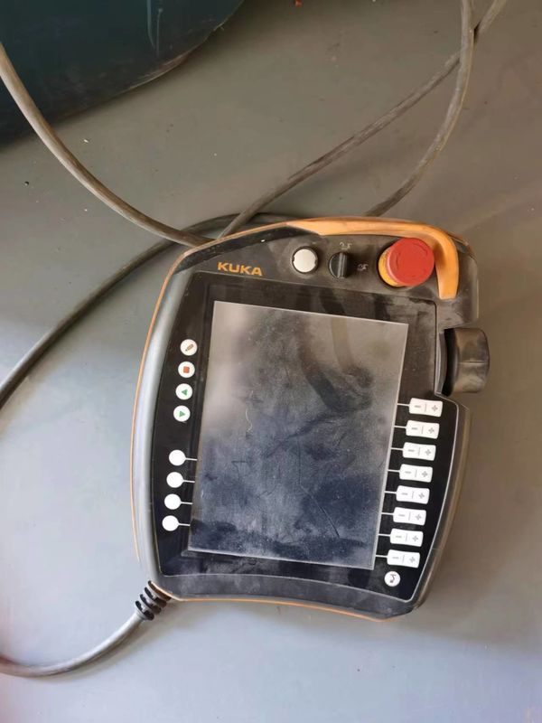 KUKA KR5 R1400 KRC4 معالجة الأجزاء ، القياس ، تجميع الأجزاء ، اللصق - التوصيل اللاصق ، لحام القوس