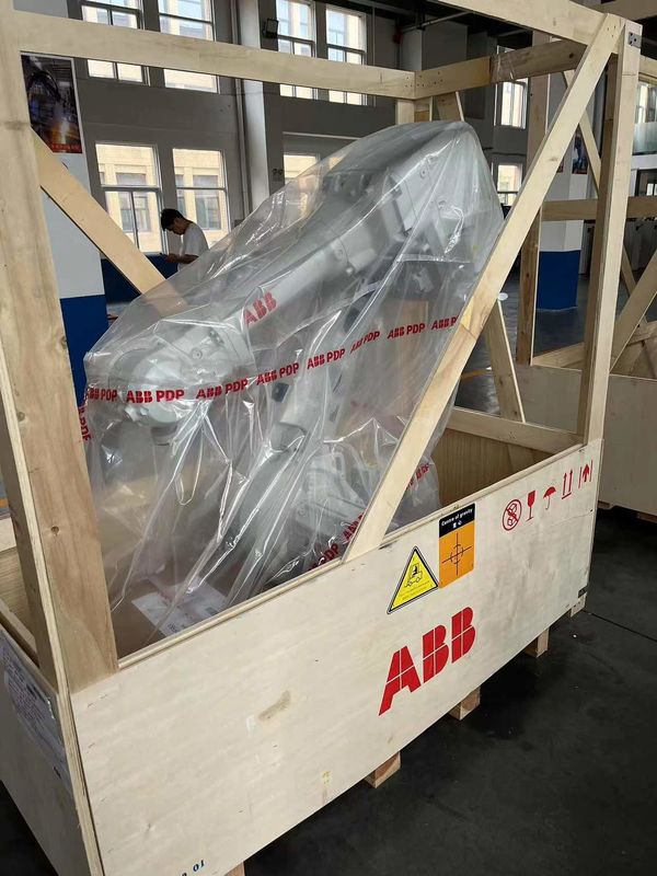 جديد ABB IRB 6700-300/2.70 ، 300kg الحمل ، وصول 2700mm ، لحام القوس ، التجميع ، تحميل وتفريغ الأجزاء ، التعليم