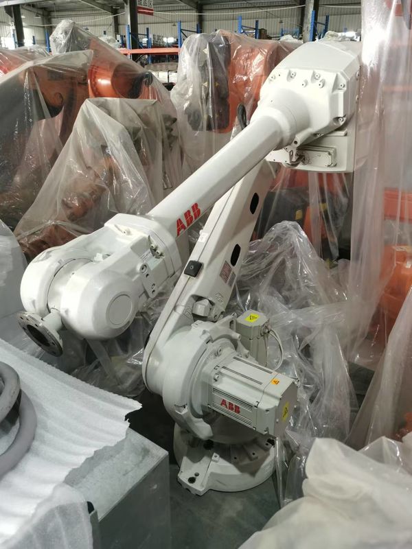ABB IRB 4600-40/2.55 ذراع الروبوت ذات 6 محاور لتوزيع تجميع التصنيع الإضافي وأكثر من 40 كجم الحمولة المفيدة و 2550 مم الوصول