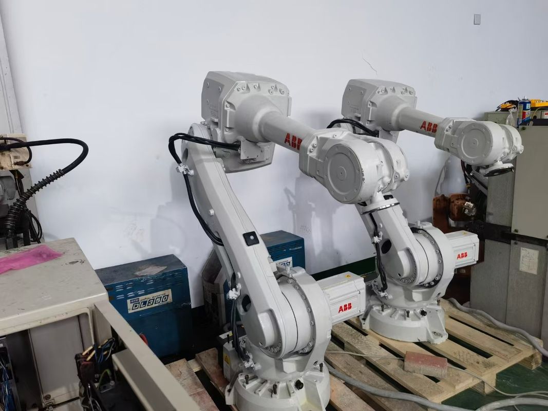ABB IRB 4600-60/2.05 2050mm مدى متوسط حمولة الروبوت للجهاز الآلي التوجيه والتعامل مع المواد