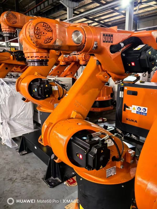 2033 مم وصول KUKA KR60-3 60 كيلوغرام حمولة مفيدة تستخدم روبوتات KUKA للتعامل مع المواد والتقاط