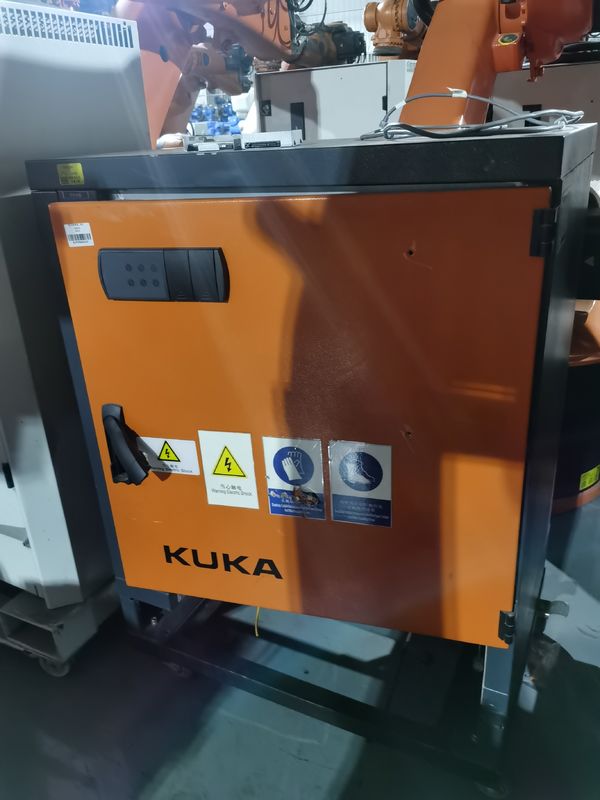 2033 مم وصول KUKA KR60-3 60 كيلوغرام حمولة مفيدة تستخدم روبوتات KUKA للتعامل مع المواد والتقاط