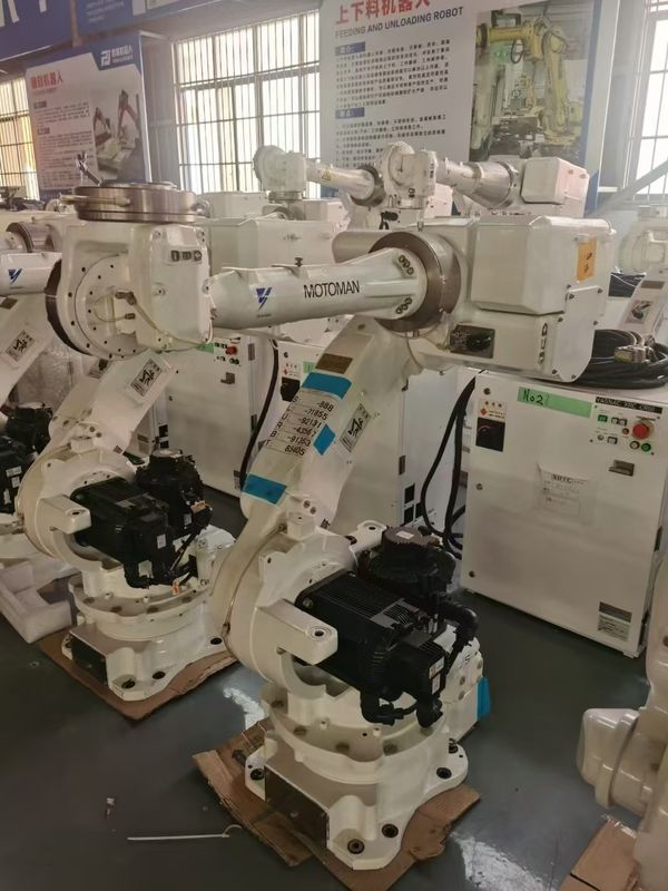 ذراع روبوتية مستعملة برتقالية تشمل وحدة تحكم C4 ونطاق عمل 1904 مم مصممة للأداء في الروبوتات الصناعية