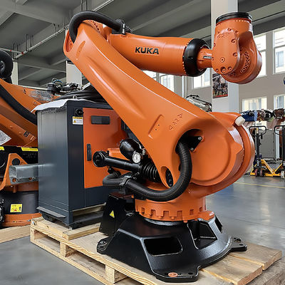 تستخدم 6 محاور روبوتات صناعية حديثة KUKA KR210 روبوتات مناولة المواد