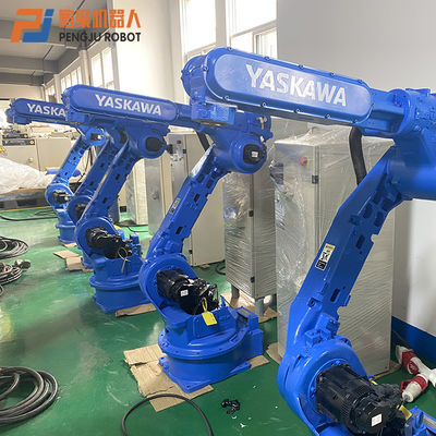 تستخدم Yaskawa HP20D الصناعية الذراع الميكانيكية لتحميل وتفريغ الروبوتات الأسطوانية
