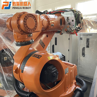 تستخدم KUKA آليًا آليًا لمنصة نقالة روبوت أداة تحميل وتفريغ KUKA KR200