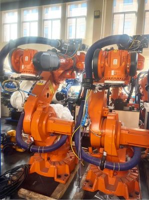 تستخدم ABB Robots 6640-235 / 2.55 في مناولة اللحام الموضعي