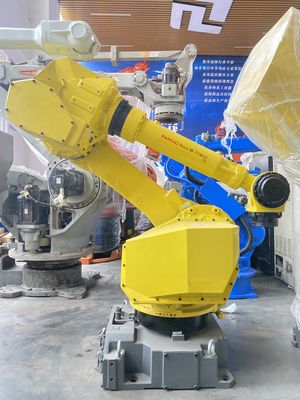 تستخدم FANUC M-710iC / 70 Robot 6 محاور للتركيب الأرضي
