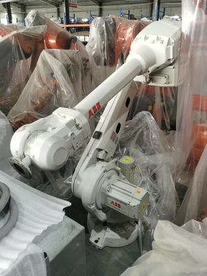 الروبوتات المستخدمة ABB 6 محور الذراع الروبوتية IRB 4600-40/2.55 مع 2550mm الوصول و 40kg قدرة الحمولة المفيدة لحام الجمعية قطع وتوزيع وتوجيه الجهاز