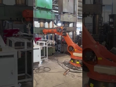 تستخدم KUKA Robots